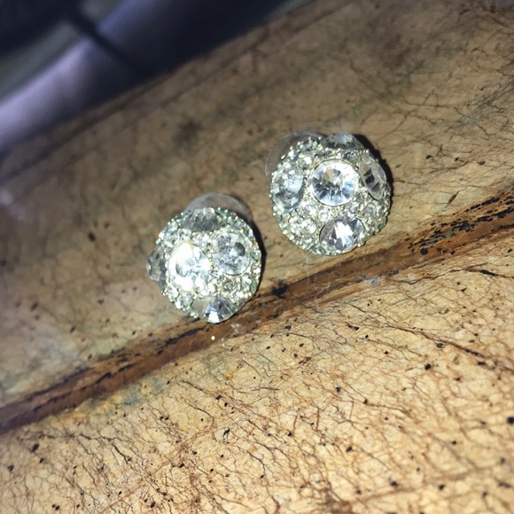 Bling! Vintage Icy Blingy Rhinestone Earrings - Picture 5 of 9